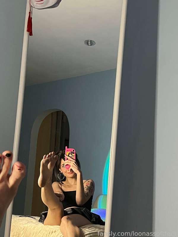 loonassoftfeet image #2