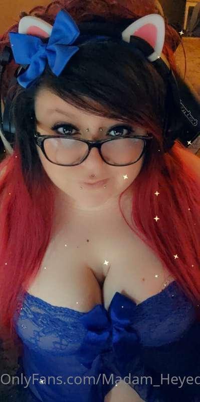 LETS GOO! LIVE here on onlyfans for titty Tuesdayyyy let's f..