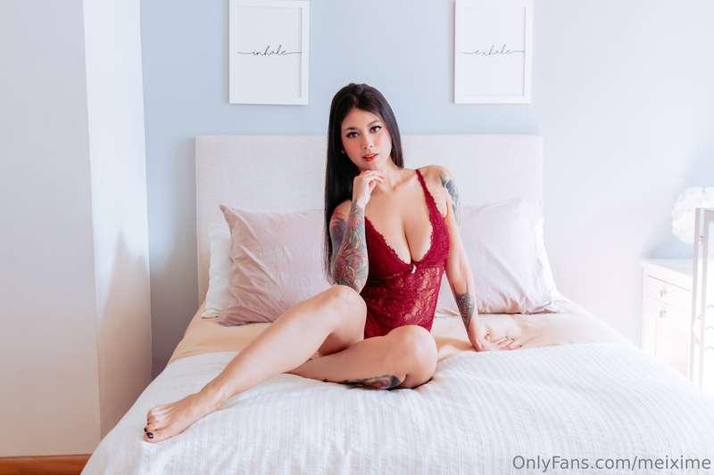 Hi everyone! 🖤 I wanted to share this set of 40 professional..