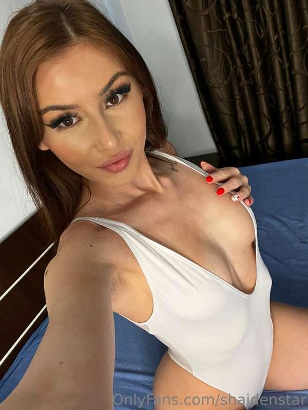 can I play with ur cock in a hot live session? I beg u babe…..
