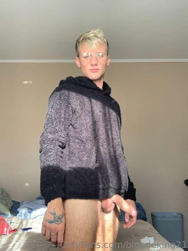 Do you like my cute hoodie?😈🙉