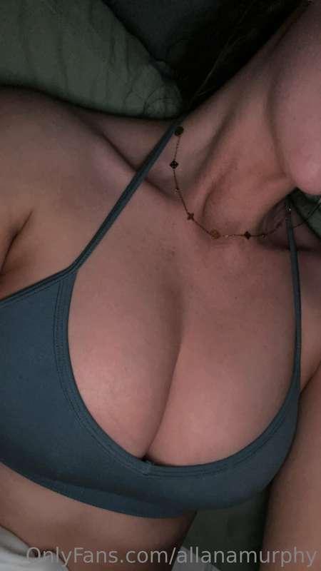 Super horny tonight who wants to have some fun over on Snapc..