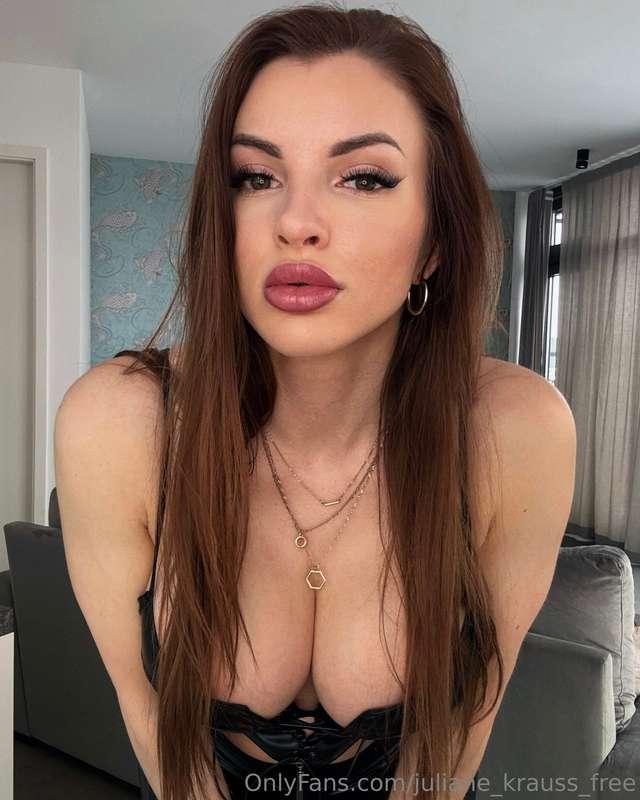 More Content in leather? 🖤  ➡️ @juliane_krauss