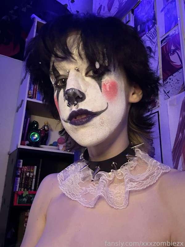 Cum on a clowns face? 