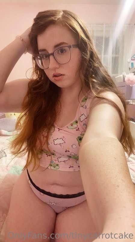 POV: I start sending you sexy pictures to tease you at work ..
