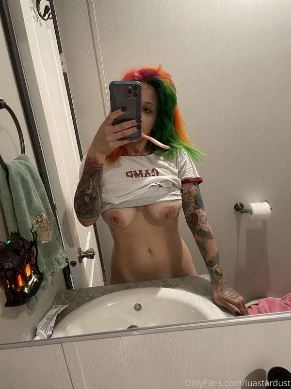 Woke up this morning to brush my teeth and loved how my body..