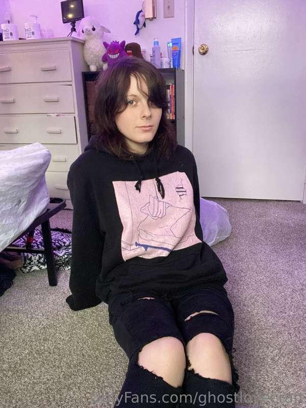 pov: you tell your emo bf you have mcr tickets (i am sitting..
