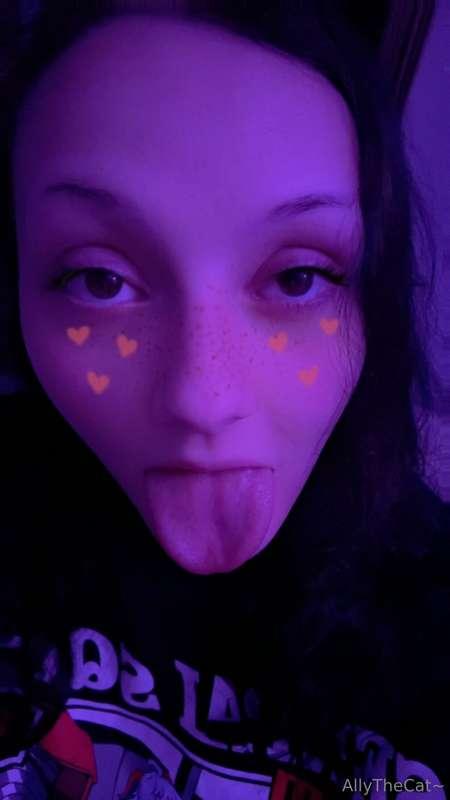 Sooooo I’m having too much fun with my Lush 4 😩😭 I wanna cum..