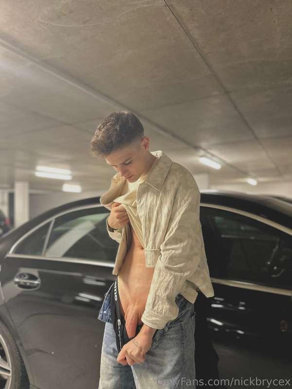 Can you see my dick?🙈🍆 whaaaaaaat😮‍💨😱