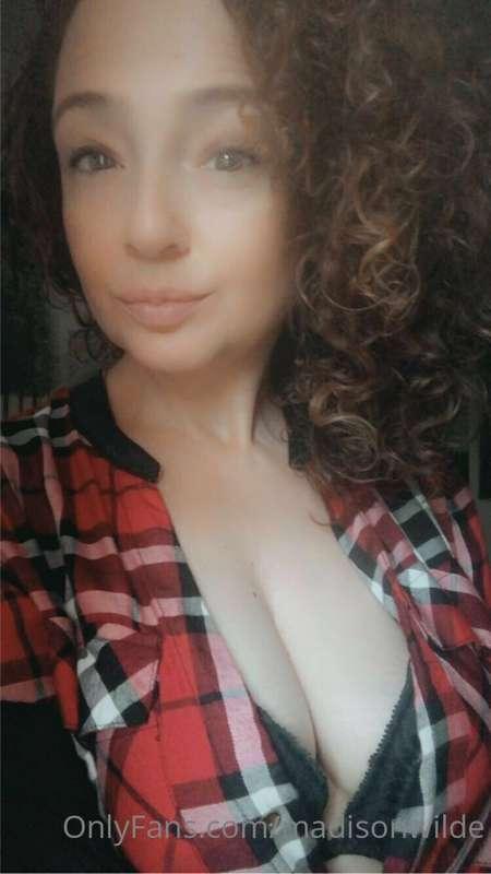 Anyone else feeling hot and bothered? Cum play with me😉😈🔥💋
