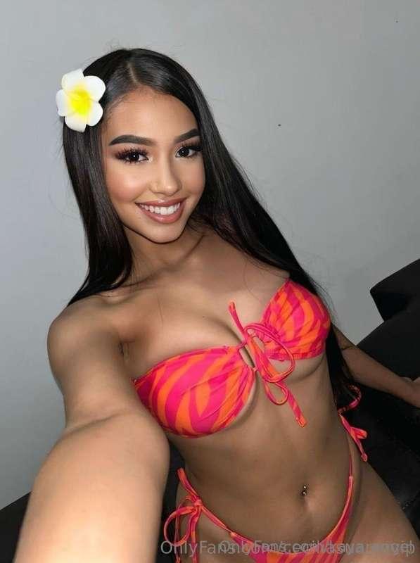 HOT AND SEXY BRUNETTE @itsceciliasuarez 🥵🔥PLAYING WITH HER W..