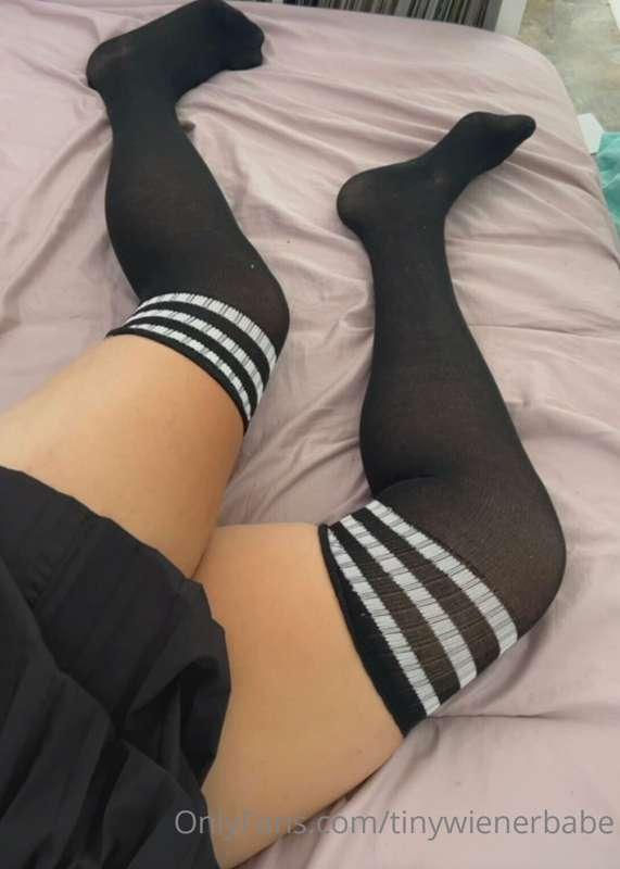 do you think mommy’s thighs are sexy???? go like all of momm..