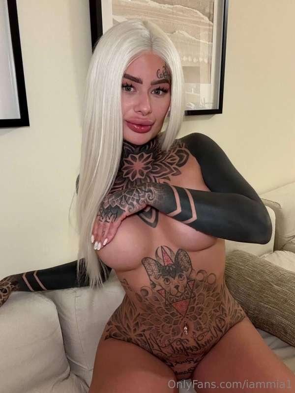 follow my friend, she is online now! Send her a message 🥰 wo..