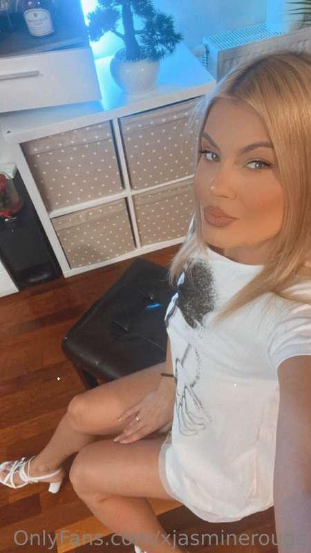 Do you want me to be naughty for you?😈