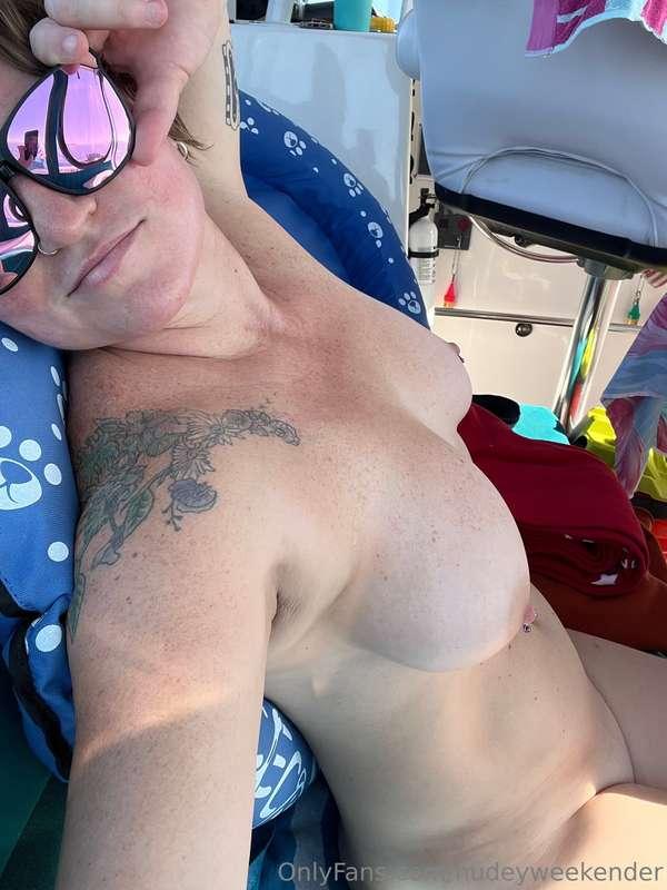 What a freaking cool adventure! 🛥️ 