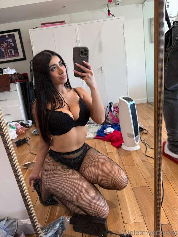 I'm a total hot mess! You think you can handle me?? 💋
