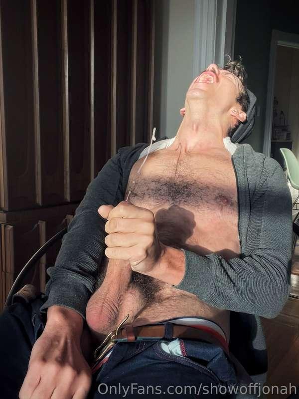 Good morning, gang :) just woke up too horny to even get to ..
