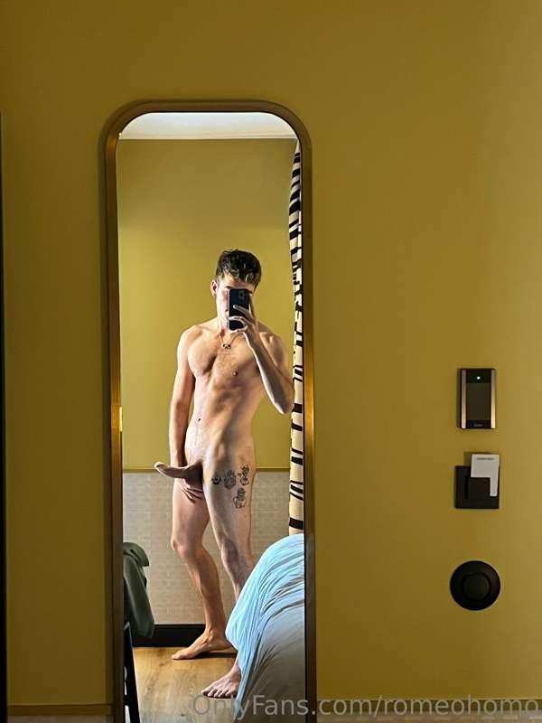 What the mirror often sees 🤠