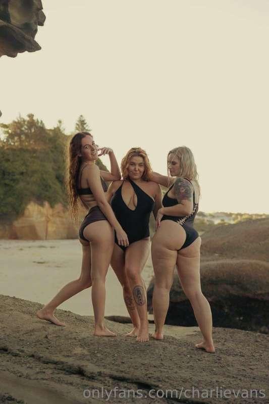 BEACH BABES

i think it’s about time for our next collaborat..