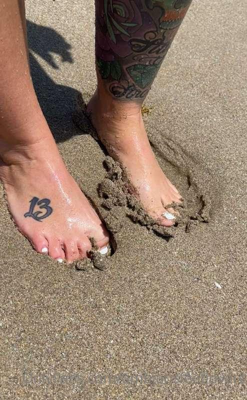 Toes in the sand! 1 video, 6 photos.