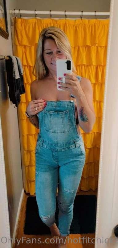 Loving my new overalls!! Had a little too much fun trying th..