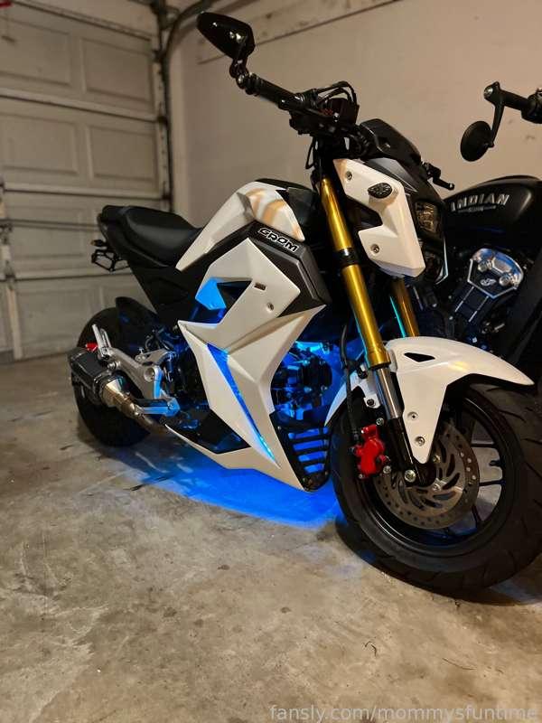 OMG my pussy gets wet just looking at it 😍!!