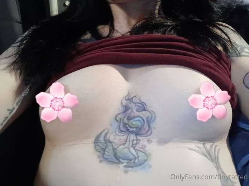💋 my tits are getting plump😏 tip on this post and check your..