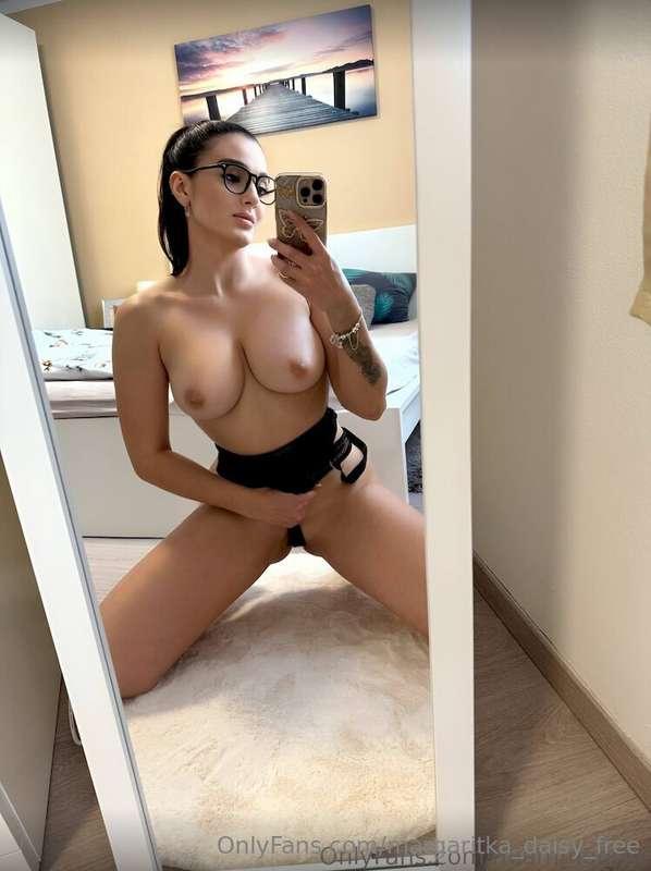 😇 PLAYFUL BRUNETTE @miammonroe😍🥵 dreams of being fucked on t..