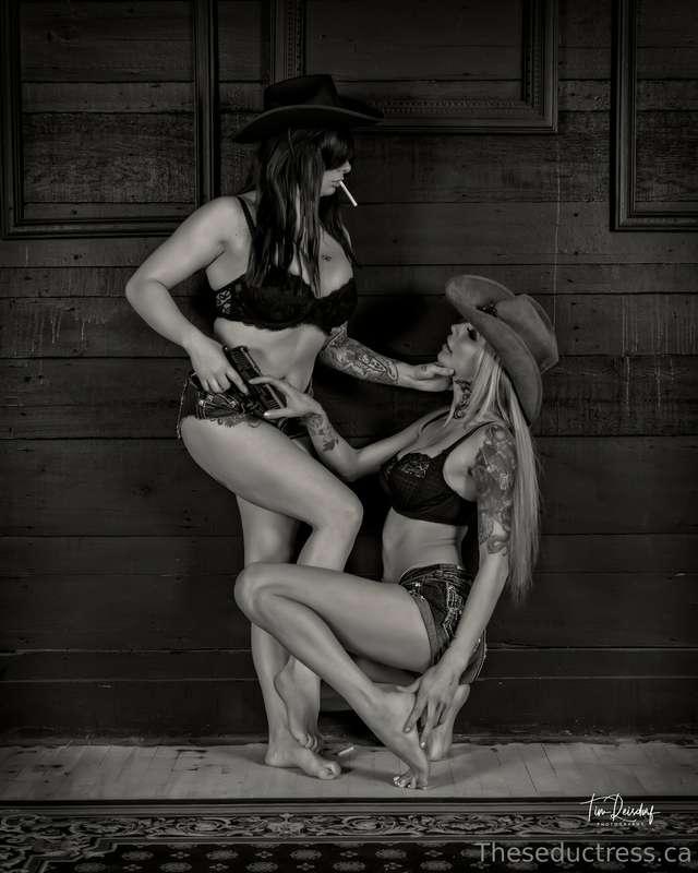seductress image #0