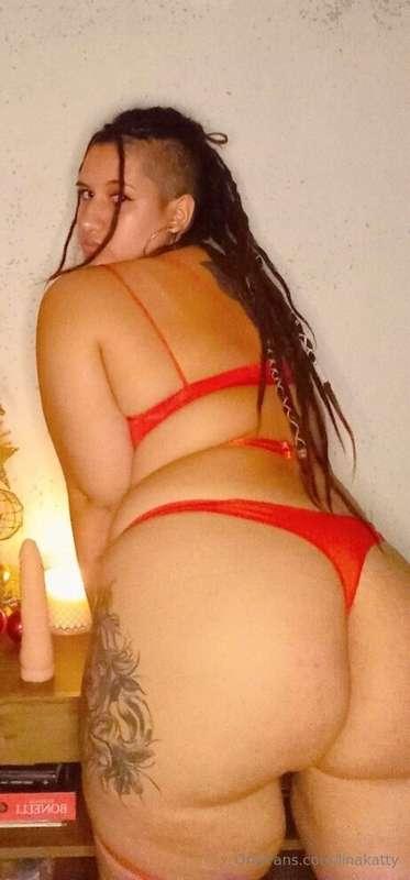 Dildo 🍆 or big booty🍑?