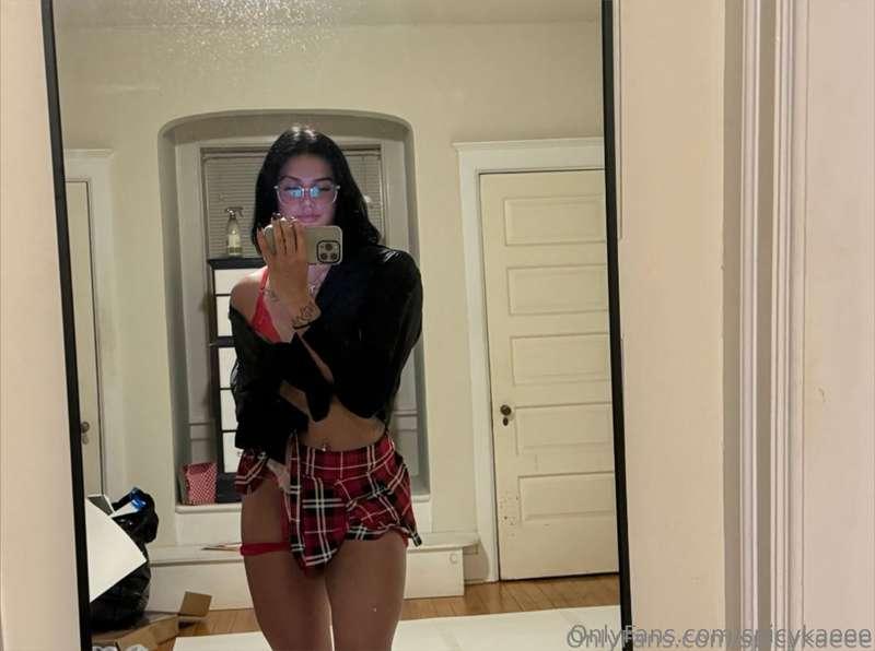 What’s hotter: my smile that teases you, or my body that tem..