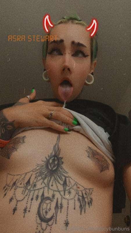 Good afternoon everyone 😘 It’s a work day😋