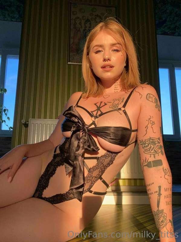 It`s too hot in my room🥵😈