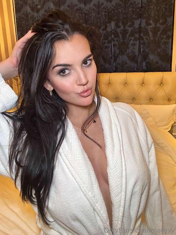 Too busy being hot to be cold 🌤️🤍