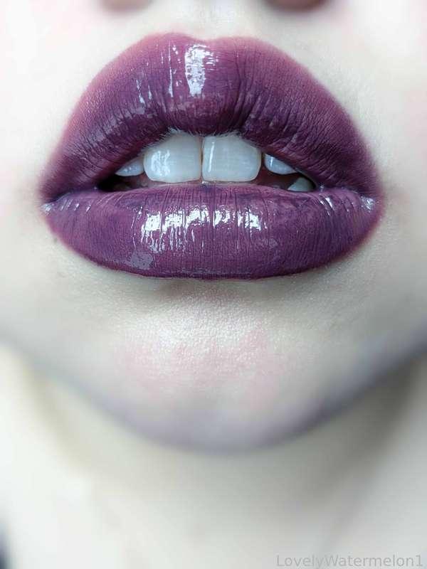 A moody purple to start the new year off! 😊💜 Love the sort of grunge look of this color. Almost a grey purple that's not fully opaque... So bold and ready to be smeared off! 


#FYP #LipstickFetish #Lipstick #Lips #LipGloss #MouthFetish #Mouth #Oral #Tongue #Tease #UpClose #Kisses #LovelyWatermelon1 #MoodyWatermelon1 #Makeup #MakeupFetish #Kisses #Girlfriend #Gentle #Soft #Girl #KissMarks