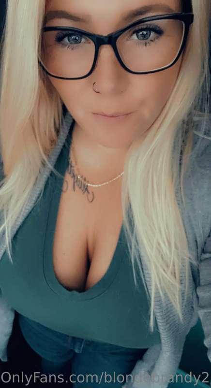 Good morning babes!! It’s Thursday and you know what that me..