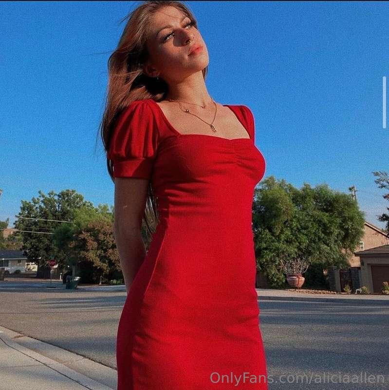 It’s been a while since I posted a dress pic… so why not now..