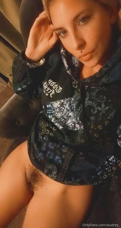 Hi guys! Im pushing onlyfans live show to tomorrow because I..