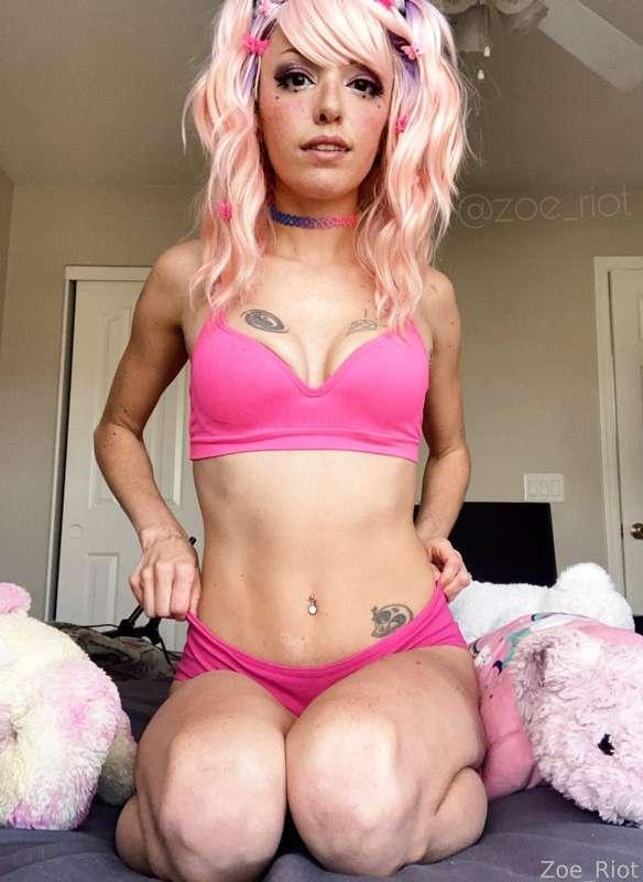 New photo set!! 
Little Foot Slut In Pink &lt;3 

#fyp #petite #skinny #cute #sexy #small #tummy #freckles 