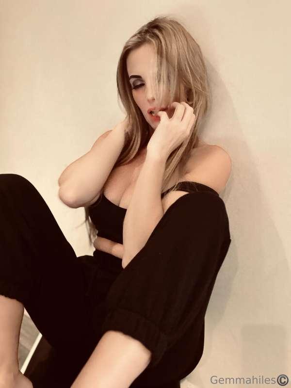 SOOOO so so horny rn🥵🔥 Hmu and help me baby🥵💦