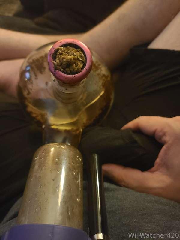 Time for an afternoon Toke n' Stroke, who wants to join me? ..
