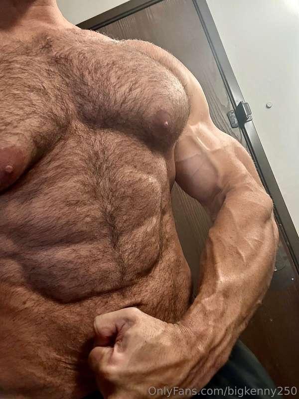 Still here, still a god. 🤴🏻💪🏼