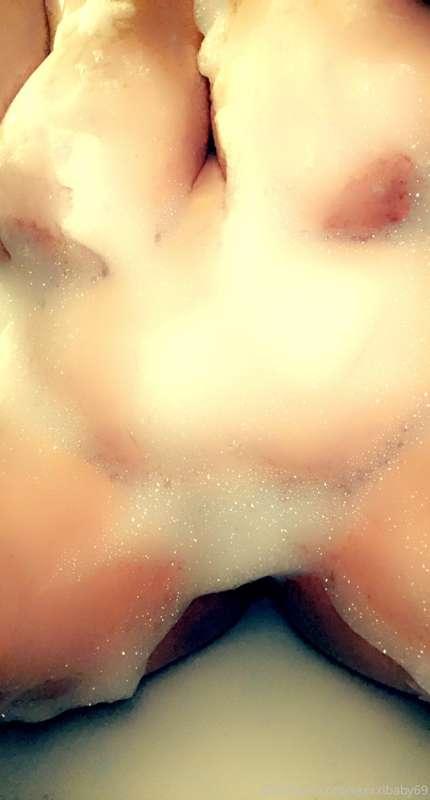 I love to play in soap how about you? 
Wanna cum and get it ..