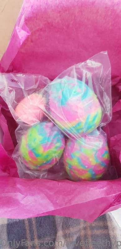 Egg laying content coming soon! ~ 👀💖💙💖💙💖