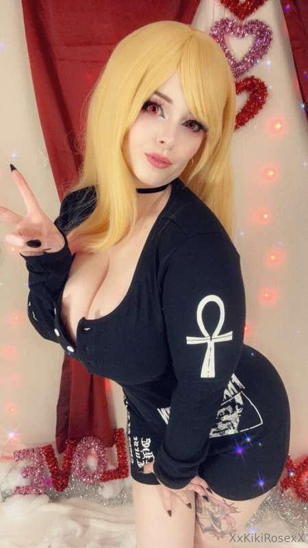 Who said cosplay can't be sexy? 😘💋