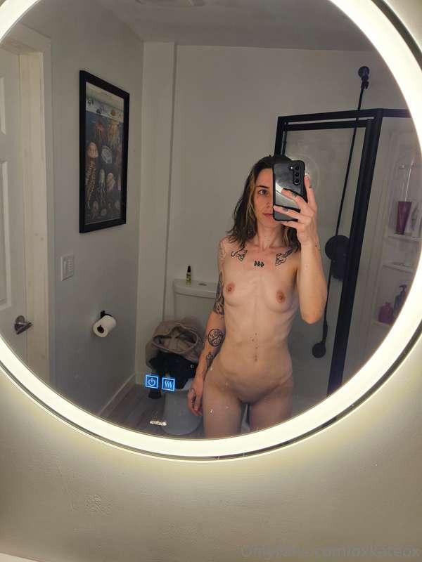 Hi it's the star of the IBTC (Itty bitty titty comittee)💫😜