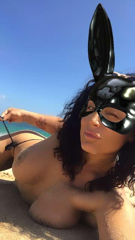 Hey lovers!!! bunny here 🐇