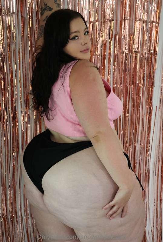 Do you like this pose? 😏