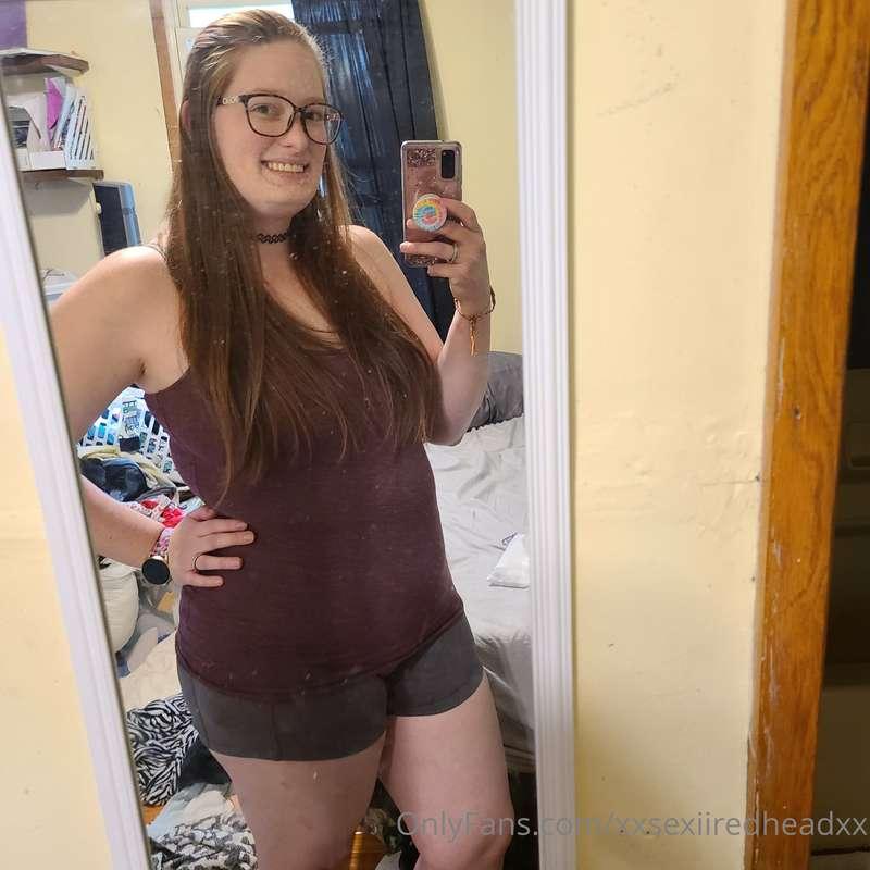 Debating on if I like wearing chokers lol I haven't worn one..