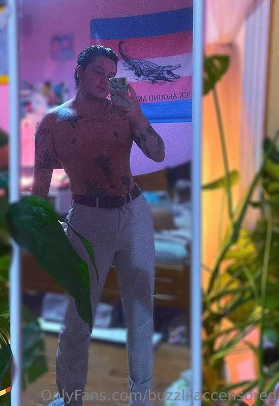 On your knees for daddy 😌